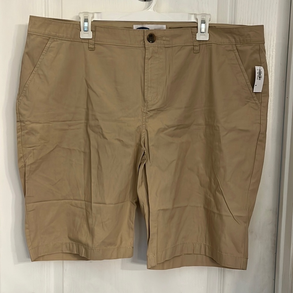 Old Navy Bermuda khaki shorts NWT
